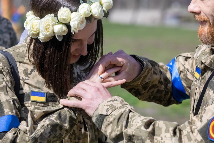 kyiv-ukraine-apr-07-2022-war-and-love-members-of-the-kyiv-territorial-defense-married-in-kyiv-under-the-laws-of-martial-law-kyiv-ukraine_173948-7518